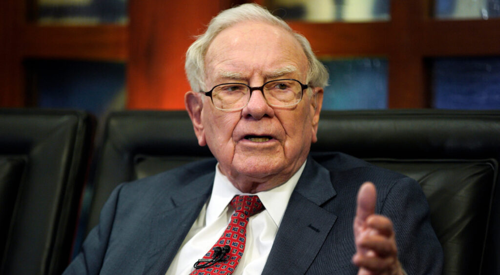 Buffett’s Final CEO Moves: Trims Apple, Buys NY Times