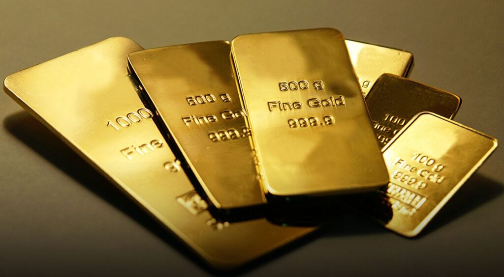 Gold steady as weaker dollar offsets fading Fed rate cut hopes