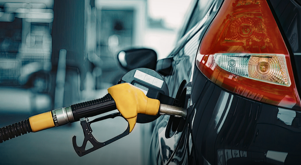US Gasoline Prices Near 4-Year High as War, Refinery Issues Squeeze Supply
