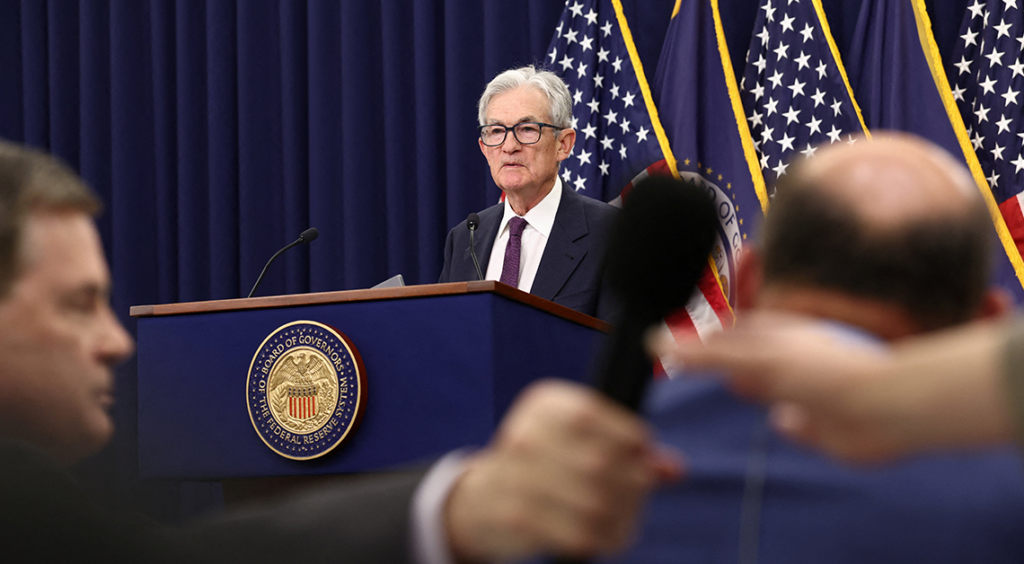US Economy Resilient, Growth Seen Above 2%, Says Powell