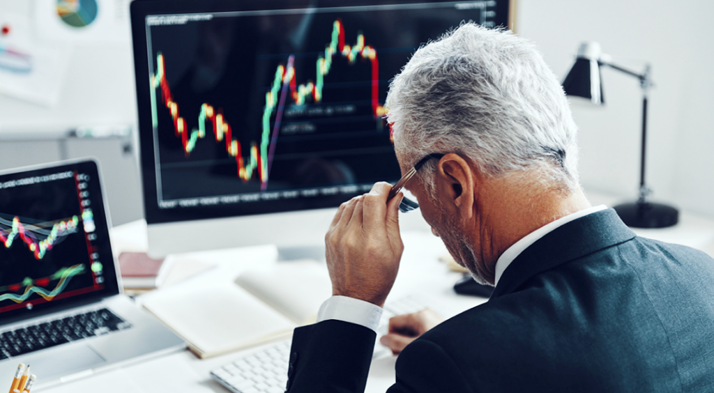 US Stocks Fall as Iran Deal Hopes Fade, Earnings Mixed